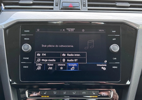 Volkswagen Passat cena 92900 przebieg: 129436, rok produkcji 2020 z Józefów małe 781